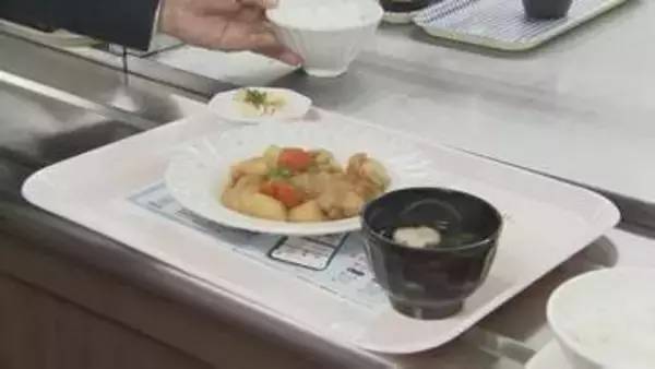 西京銀行が周南公立大学に学食トレーを寄贈　山口・周南