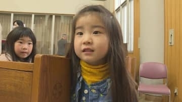 クリスマスに教会でミサ　パイプオルガンの音色とともに聖歌も響き渡り厳かな雰囲気に…園児らも参加　山口
