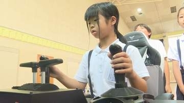 児童が防災学ぶ特別授業「日頃から備えていきたい」ショベルカーの操作も疑似体験
