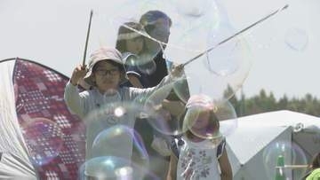 公園がシャボン玉でいっぱいに…シャボン玉イベント「泡ａ－ｓｏ－ｂｉ」　多くの子どもでにぎわう　山口