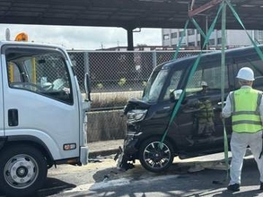 バス停に停車中の路線バスと軽乗用車が衝突する事故　軽乗用車運転の１０代の女性がけがの模様　山口・宇部