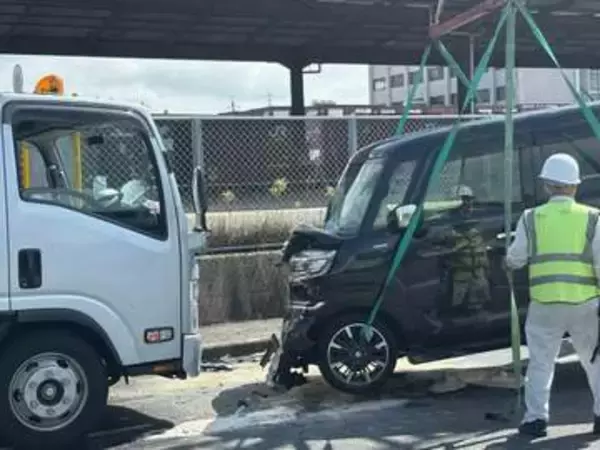 バス停に停車中の路線バスと軽乗用車が衝突する事故　軽乗用車運転の１０代の女性がけがの模様　山口・宇部
