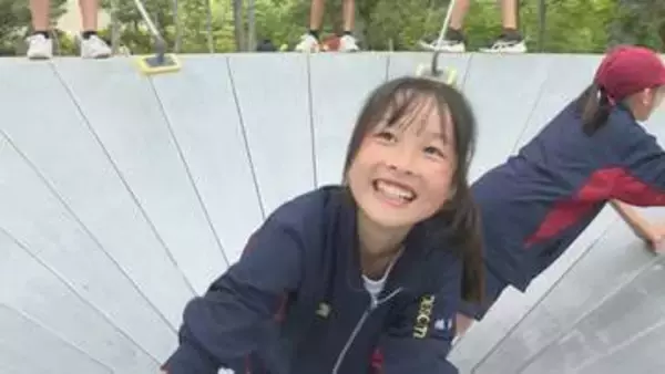 中学生が公園の彫刻を清掃「心が気持ちよくなった」身近にある芸術の魅力に触れる
