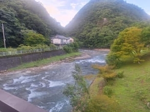 川遊びの男性(18)が行方不明に…６人で川に飛び込み５人は自力で岸へ　山口・道の駅長門峡近く　篠目川