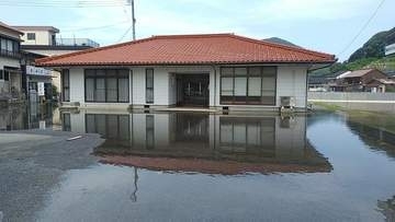 【レベル４高潮危険警報】港付近では建物のそばまで海水が「今回はいつもよりひどい」1744世帯に避難指示　山口・長門、萩