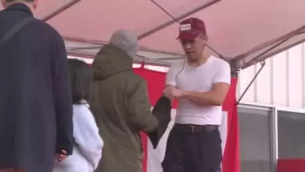 フグ鍋に長い行列　600人を無料でふるまう　「袋競り」体験も　恒例「ふくの日まつり」