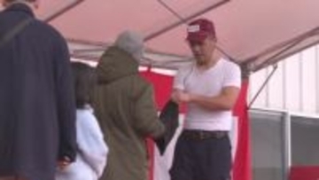 フグ鍋に長い行列　600人を無料でふるまう　「袋競り」体験も　恒例「ふくの日まつり」