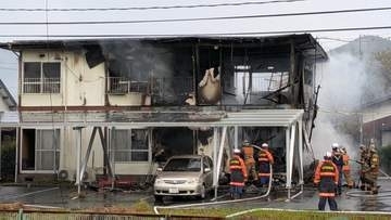 【速報】2階建てアパートで火事→住民1人を搬送、1人と連絡つかず　山口