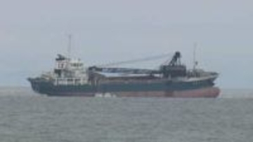 岩場に乗り上げの貨物船が離礁　山口市沖の瀬戸内海