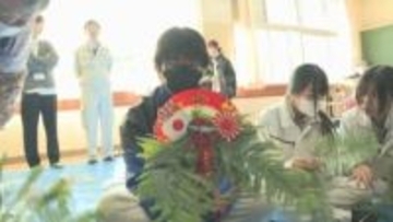 108年の歴史に幕…今年度閉校の高校で恒例のしめ飾りづくり「家族などに伝えて伝統を残していけたら」　山口