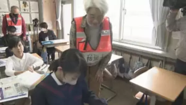 命を守る力を育む 児童が避難行動計画表”マイ・タイムライン”作成 防災士と避難ルートを確認　山口・防府