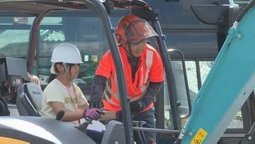 将来の県内就職にも期待　地元企業の魅力発見　親子でバスツアー　山口・美祢