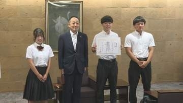 “全国高校生政策甲子園”決勝大会出場へ「農業のおもしろさを伝えたい」宇部鴻城高校の生徒が市長表敬