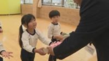 ヒノキのつみきを保育園に贈呈　自然の豊かさや緑の大切さ感じて　山口・萩