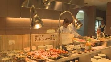 下関・安岡地区にビュッフェ形式のレストランオープン！揚げたて天ぷらを提供するライブキッチンも