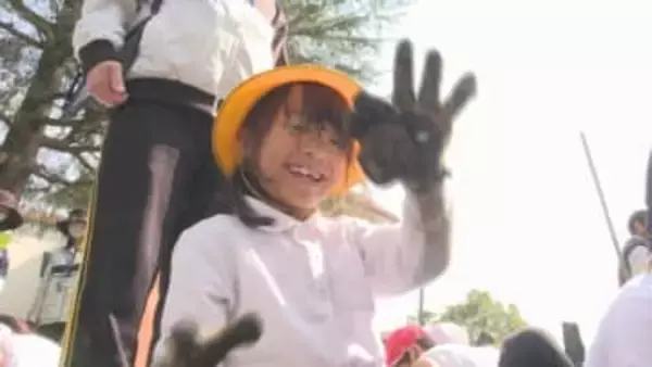 実りの秋「いろんな形があった！」児童が地域の人たちとイモ掘り