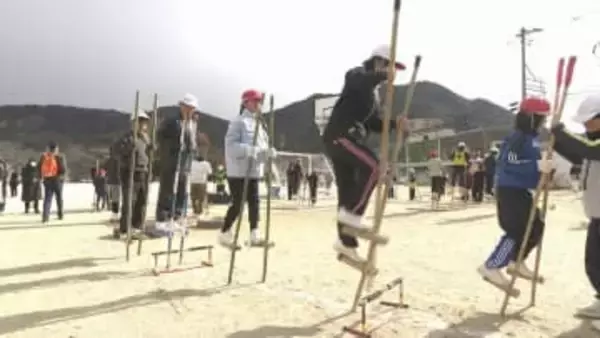 「竹馬は特別な存在」　半世紀以上続く伝統の竹馬大会　児童が練習の成果を発揮　山口