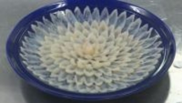 一枚一枚の刺身の形を見てほしい　宮家へ献上のフグ　調理公開　山口県下関市