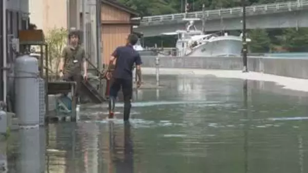 日本海沿岸で建物そばまで海水迫る　道路は冠水　長門市と萩市に一時レベル４高潮危険警報　山口
