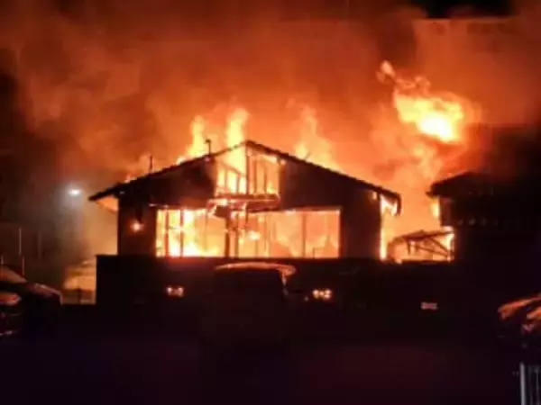 JR山口駅近くで住宅２棟全焼、焼け跡から遺体見つかる