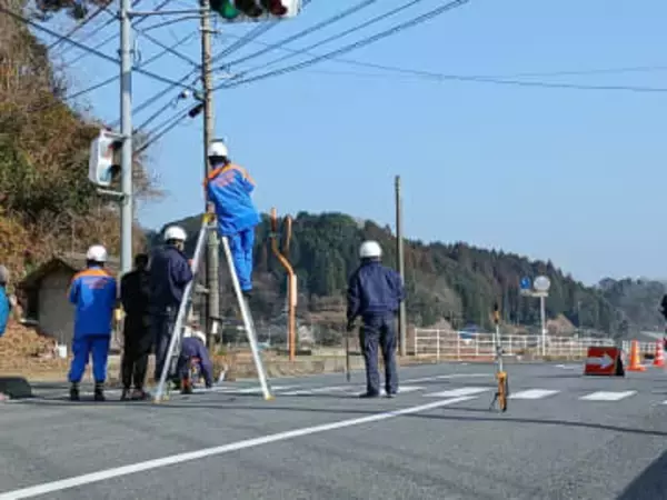 道路横断中に軽乗用車にはねられる　高齢の女性が死亡　通行止めは解除　山口・光