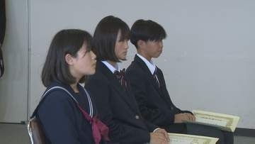 下校中に頭から血を流し倒れている高齢女性を発見→避難させて救急車を呼ぶ　お手柄中学生らを表彰「学校関係善行者表彰」