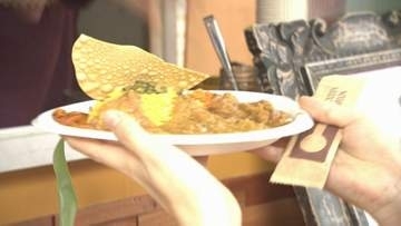 商店街でカレーの祭典　8000人が来場　20店が集まるカレーフェスティバル　山口