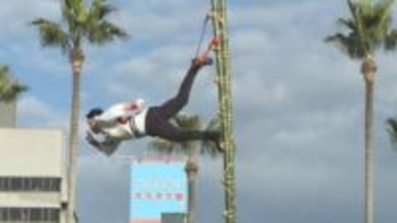 伝統のはしご乗り披露　繰り出される技に大きな拍手　消防出初め式　山口・下関