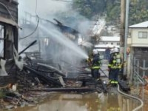 岩国・錦帯橋近くで住宅火災　近くの住宅にも延焼か　高齢女性と連絡取れず　山口・岩国