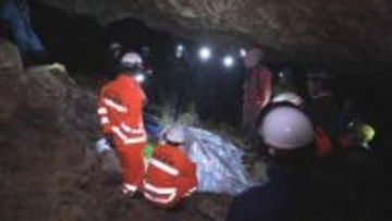 暗く岩場の多い洞窟の中で、、、国内最大級の鍾乳洞　秋芳洞　未公開エリアでレスキュー訓練　山口県美祢市