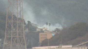 ｢近くの家から煙が出ている｣住宅が燃える火事…消防が消火活動中　山口