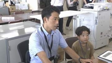 「夜ごはんを作るより大変そうだった」　親の仕事の様子を見学　“県庁こども参観デー”　山口