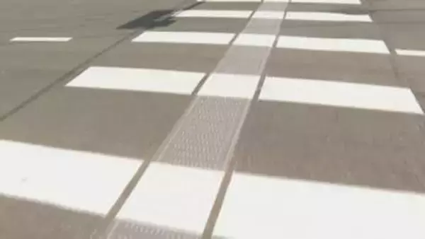 山口県で初　白線の間隔が２倍の新しい横断歩道　その効果は？　視覚障害者が体験　山口