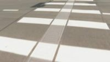 山口県で初　白線の間隔が２倍の新しい横断歩道　その効果は？　視覚障害者が体験　山口
