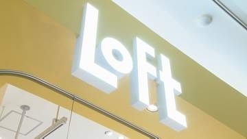 山口県内初出店！下関に“ロフト”オープン　開店前には250人の行列　フグをデザインした限定商品も