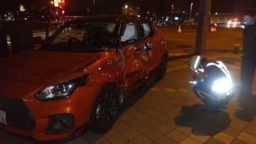 市役所近くの交差点で右折中の乗用車と直進バイクが衝突…バイク運転の男性（24）が意識不明の重体　山口