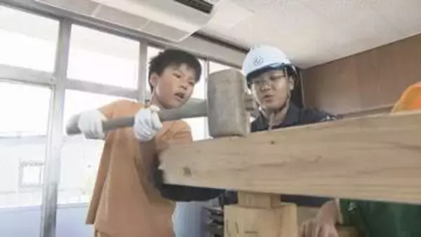 「トントン楽しくて！」木づち振るう子どもたち　大工が手ほどきし小さな家を組み立て　山口