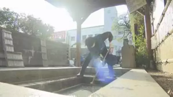 「世界にバレた名湯を楽しんでほしい」　白狐まつり前に足湯を清掃　約100人が参加　山口