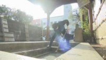 「世界にバレた名湯を楽しんでほしい」　白狐まつり前に足湯を清掃　約100人が参加　山口