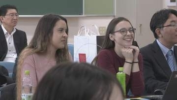 ウクライナ留学生と英語で国際交流　高森高校で特別授業　山口・岩国