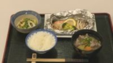 「若い人と話ができるのがいい」　大学生と地元のお年寄りが”ふれあいクッキング”