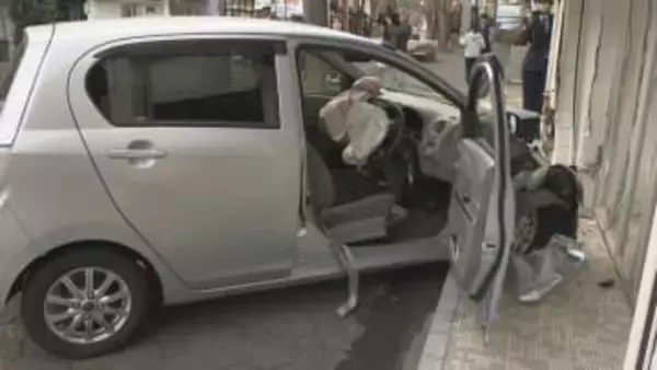 高齢女性運転の軽乗用車が事務所に突っ込む…女性は軽傷見込み　事務所内の人にけがなし　山口