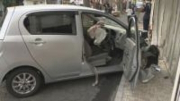 高齢女性運転の軽乗用車が事務所に突っ込む…女性は軽傷見込み　事務所内の人にけがなし　山口