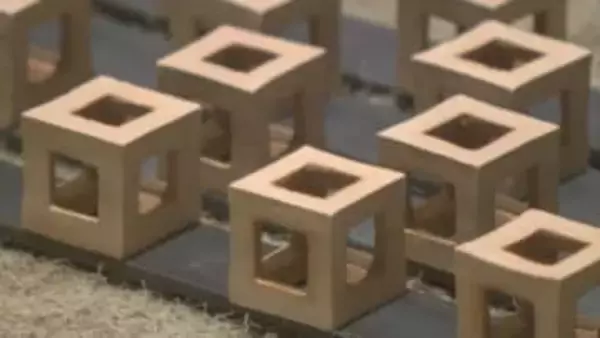 267点から選ばれた作品並ぶ「山口県美術展覧会」開幕　大賞は「マーチ」6000個のキューブ並べ行進を表現