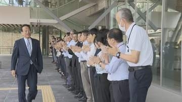 「一丸となって実現」　防府市長選一夜明け　３回目当選の池田氏が登庁　山口