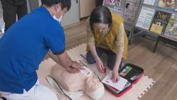 「初めてAEDを体験」看護の日にあわせイベント　山口