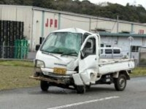 軽トラックが電柱に衝突　80代男性を病院搬送　山口・宇部