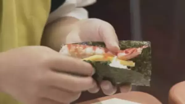 地元特産クルマエビで豪華恵方巻き！　ご当地ヒーローも参戦　山口・上関