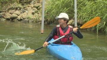 山と海の中学生が川でカヌー体験“地域への愛着深める”やぶに突っ込むハプニングも　山口・萩