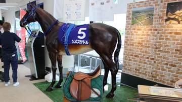 札幌競馬場で「馬具展示＆鞍づくり」　武豊騎手オリジナルモデルを2年かけて開発「普段フォーカスされることがない馬具や鞍を知っていただきたい」